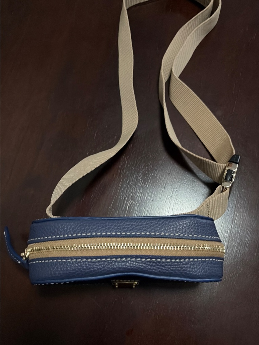Dooney & Bourke belt bag - Picture 3 of 4